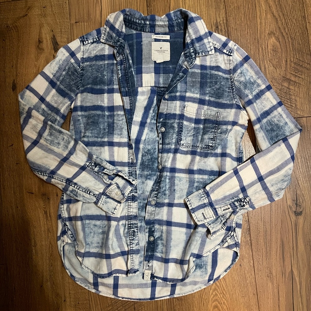 American Eagle boyfriend fit long sleeve button up